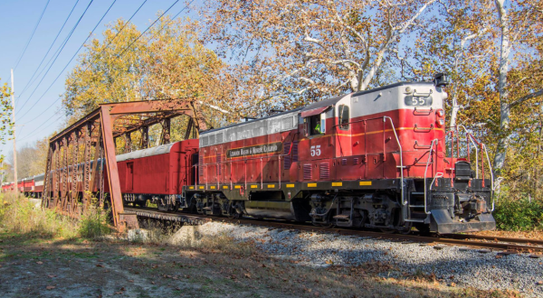 7 Ridiculously Charming Train Rides To Take In Ohio This Fall