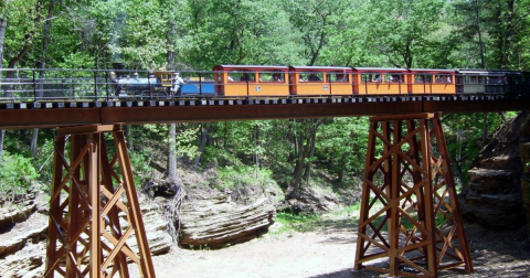 7 Incredible Wisconsin Day Trips You Can Take By Train