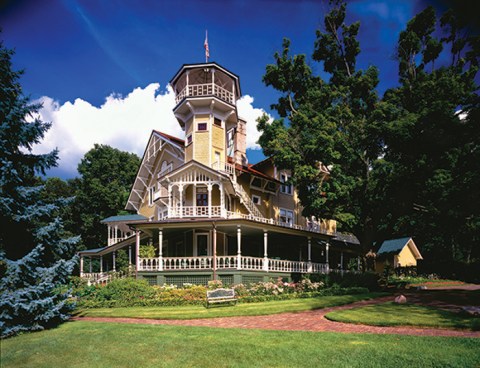 Take A Lake Geneva Boat Ride To An Isolated Wisconsin Mansion That’s An 1800s Time Capsule