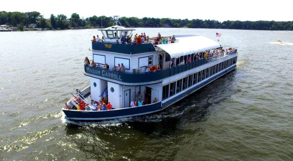 Enjoy Dinner On The Water On This Relaxing Indiana Cruise Ship