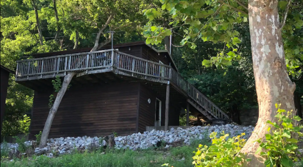 This Quaint Cabin On The Banks Of The Ohio River In Indiana Will Make Your Summer Splendid