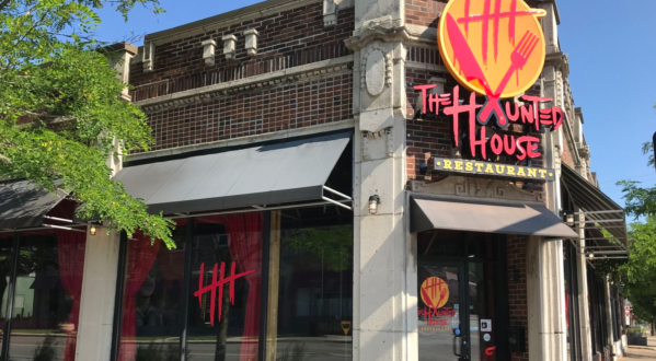 A Horror Movie-Themed Restaurant With Scary Good Food, The Haunted House Restaurant In Cleveland, Ohio, Is a Must-Visit