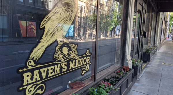 A Haunted Manor-Themed Bar With Scary Good Food, Raven’s Manor In Portland, Oregon Is a Must-Visit