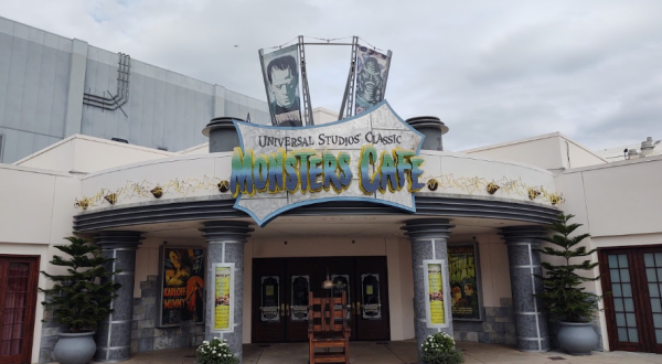 A Horror Movie-Themed Restaurant With Scary Good Food, The Classic Monsters Cafe In Florida Is a Must-Visit