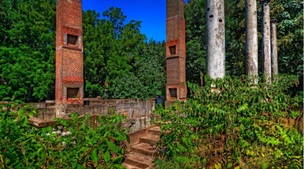 12 Staggering Photos Of The Ruins Of The Abandoned Tanglewood Mansion In South Carolina