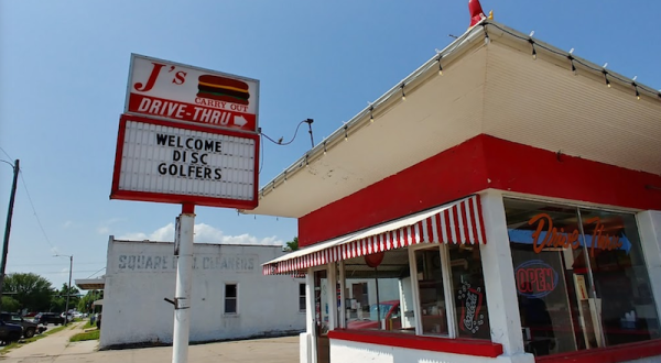 Order The Mouthwatering Burgers and Rings At This Hole-In-The-Wall Drive-Thru Restaurant In Kansas