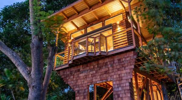 Sleep Among Tropical Foliage At This Luxury Tree House In Hawaii