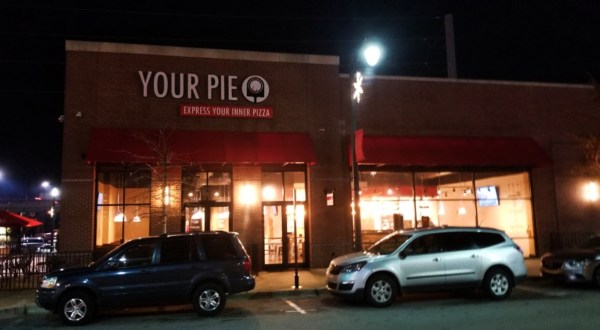 You Can Build Your Very Own Pizza At This Alabama Restaurant