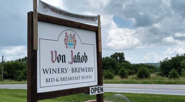 This Perfect Illinois Vineyard Has Amazing Wine And Even Lets You Spend The Night