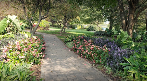 Walk Through This 37.5-Acre Garden And 1,500 Varieties Of Flowers For The Most Beautiful Day Trip In Kansas