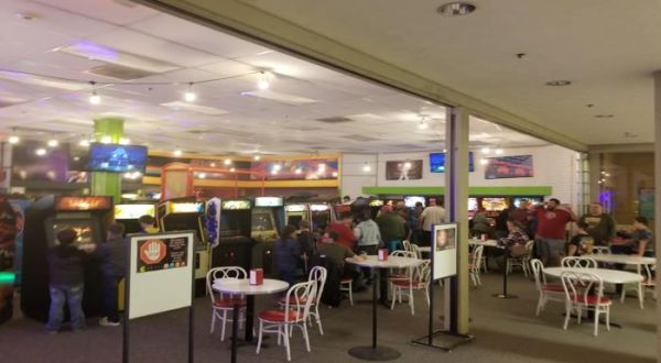 Travel Back To The ’80s At Osky’s Old School Pinball & Arcade, A Party-Themed Adult Arcade In Iowa