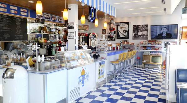 Take A Trip Back To The 1950s With A Visit To The Spark Café And Soda Fountain In Arkansas