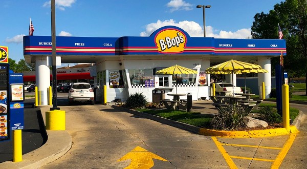 Chow Down At B-Bop’s, The Amazing Fast Food Burger Joint You Can Only Find In Iowa
