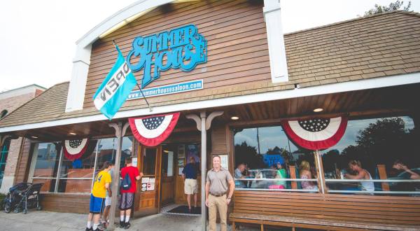 The Best Late-Night Bites At The Beach Can Be Found At Delaware’s Summer House Saloon