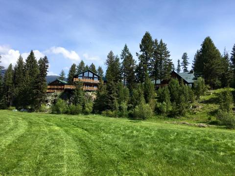From Hiking Trails To Horseshoe Pits, Montana's Dog Creek Lodge Is A Haven For Nature Lovers
