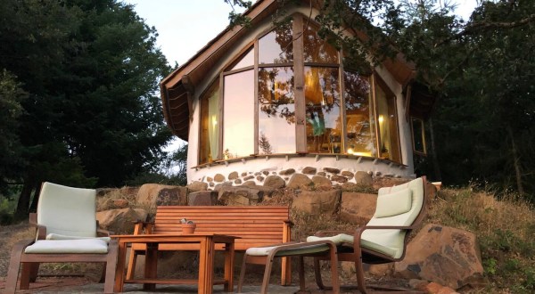 Wake Up On Top Of A Mountain At This Rustic Cottage Airbnb In Washington