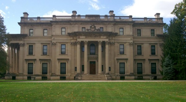 You Can Tour The Incredibly Luxurious Historic Vanderbilt Mansion In New York