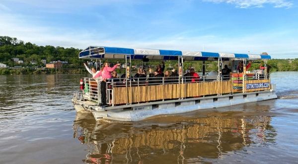 Take A Private Tiki Cruise On The Ohio River For A Tropical-Themed Adventure You Won’t Soon Forget