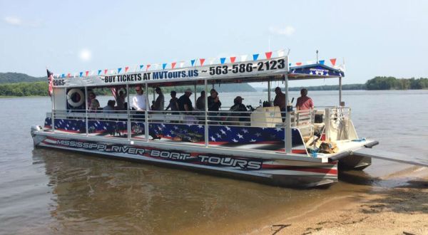 Explore The Mighty Mississippi On This Boat Ride In Iowa
