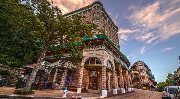 The Historic Basin Park Hotel In Arkansas Is Notoriously Haunted And We Dare You To Spend The Night