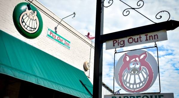 The Pig Out Inn Is A Mouthwatering Mississippi Restaurant With Some Of The Best BBQ In The State
