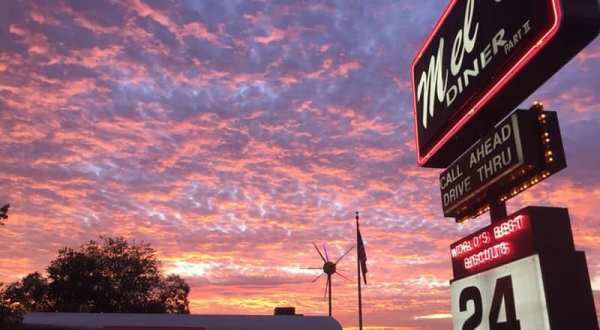 Nothing Hits The Spot Quite Like A Meal From Mel’s Diner In Louisiana