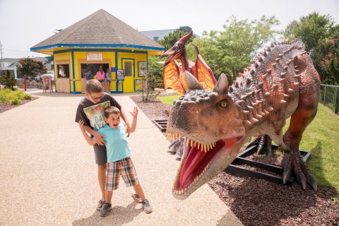 There’s A Dinosaur-Themed Mini Golf Course In Delaware Called Nick's Dinoland