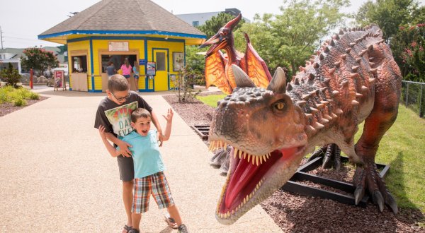 There’s A Dinosaur-Themed Mini Golf Course In Delaware Called Nick’s Dinoland