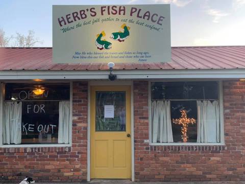 Started As A Small Gas Station 50 Years Ago, Herb’s Fish Place In Georgia Is Still Scrumptious