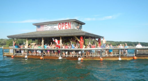 You Can Cruise Around Lake Okoboji On This Floating Tiki Bar In Iowa