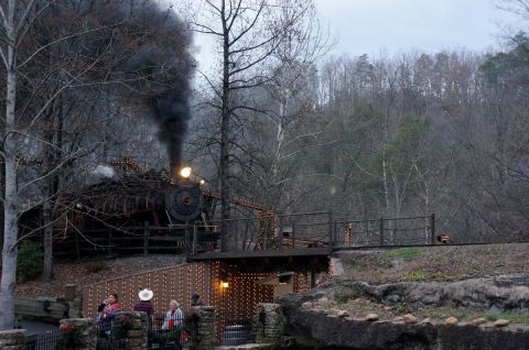 5 Incredible Tennessee Day Trips You Can Take By Train