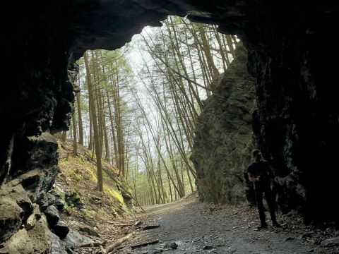 Pinney Loop Trail In Connecticut Leads To A Dark Cave And Unparalleled Views