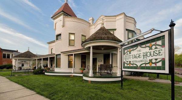 Built In 1867, This Dreamy Historic Hotel In Kansas Is Something To Marvel Over