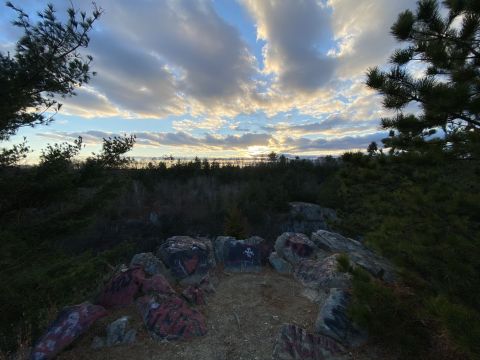 This Magnificent 1.5 Mile Trail In Rhode Island Will Lead You To A Hidden Overlook