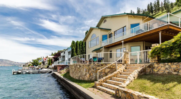 7 Lakefront Homes On Lake Chelan For A Fun-Filled Getaway In Washington