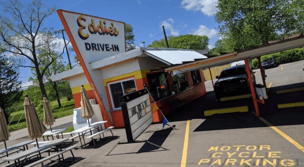 These 7 Drive-In Restaurants Around Detroit Are Fun For An Old Fashioned Night Out