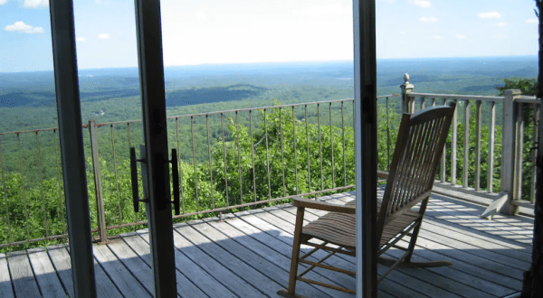 Wake Up On Top Of A Mountain At This Mt. Uncanoonuc Airbnb In New Hampshire