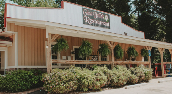 Gina Belle’s Restaurant In Georgia Has From-Scratch Cakes And Country Home-Cooking