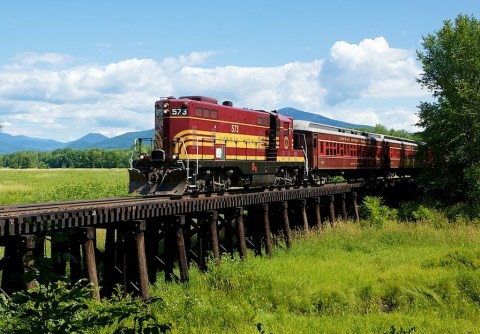 Explore Incredibly Beautiful Conway Valley Scenery On This Train Ride In New Hampshire