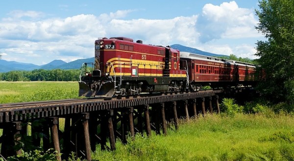 Explore Incredibly Beautiful Conway Valley Scenery On This Train Ride In New Hampshire