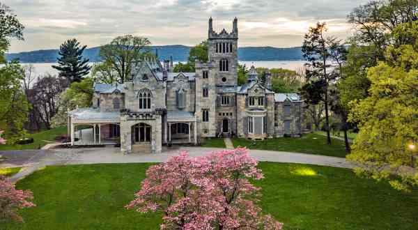 This Beautiful Gothic Castle In New York Looks Straight Out Of A Fairy Tale