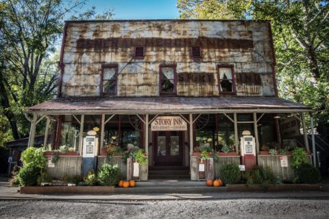 The Historic Story Inn In Indiana Is Notoriously Haunted And We Dare You To Spend The Night