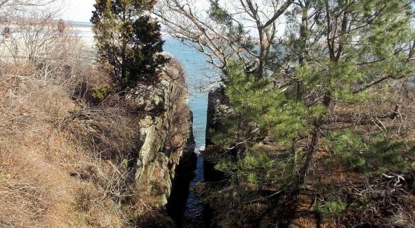 Explore A Natural Wonder On This Short Hike In Rhode Island