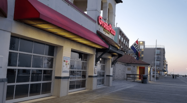 Delaware’s Most Iconic Pizza Shop Is The Place To Go For A Slice On The Boardwalk