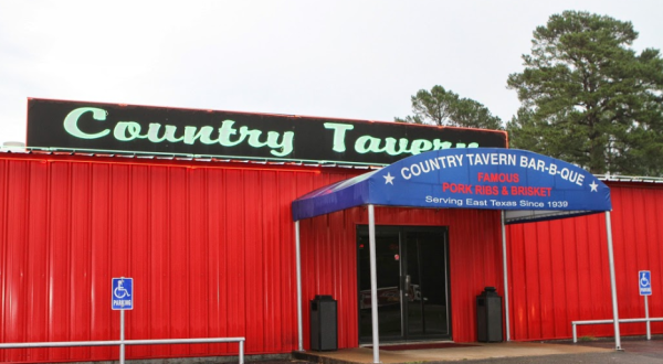 Hiding In The Woods Of East Texas, Country Tavern BBQ Has Been Serving Up Finger-Lickin’ Good Food Since 1939