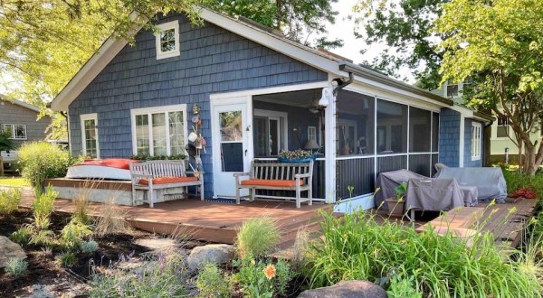 This Quaint Waterfront Cottage On The Banks Chesapeake Bay In Maryland Is Full Of Charm