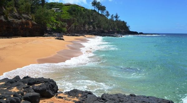 This Hidden Beach Along Kaua‘i’s Coast Is The Best Place To Find Seashells