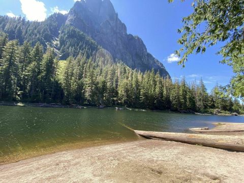 Bid Summer Adieu With This Stunning Lake Hike In Washington