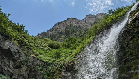 This 2.5-Mile Trail In Utah Leads To Two Waterfalls And Moss-Covered Cliffs