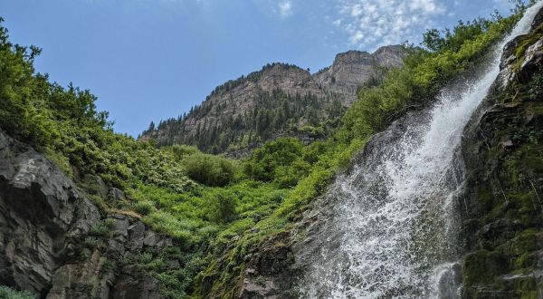 This 2.5-Mile Trail In Utah Leads To Two Waterfalls And Moss-Covered Cliffs